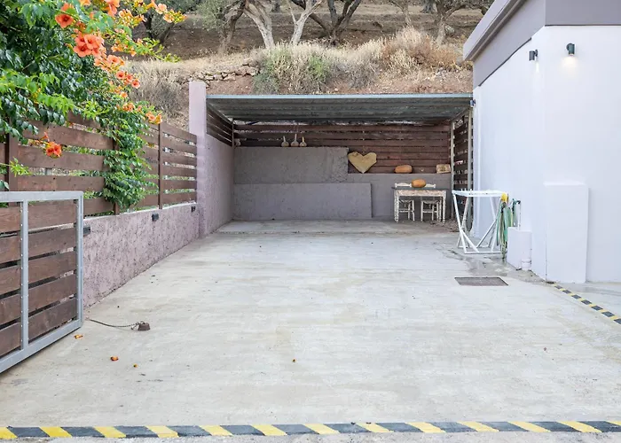 M & E Kissamos Sea View House
